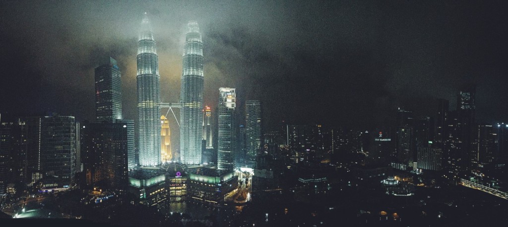 Kuala Lumpur – von lilafarbenen Roben & Indoorpools