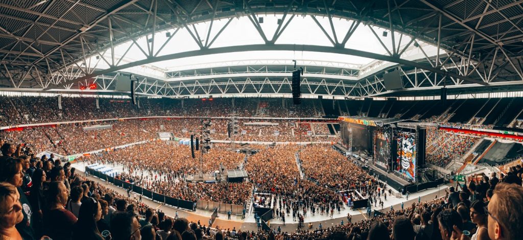 Zu „Gast“ bei Billie Eilish, Toten Hosen, QUEEN & Alicia Keys